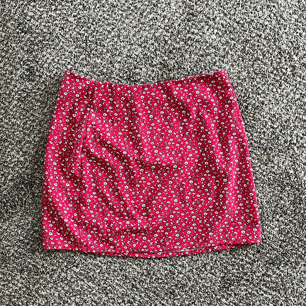 Red and white flower mini skirt